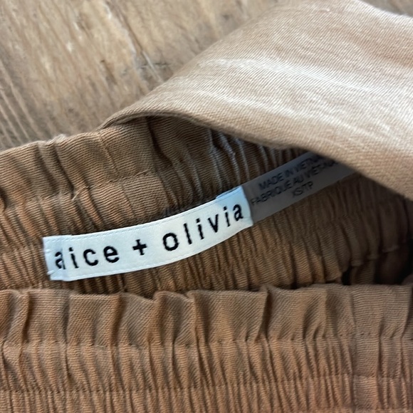 Alice and Olivia Linn Linen Belted Shorts.  NWOT size XS - Picture 5 of 7